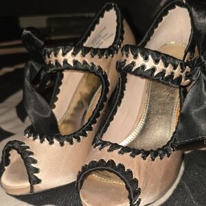 Rare Bakers Elegant Black and Tan Women's Shoes